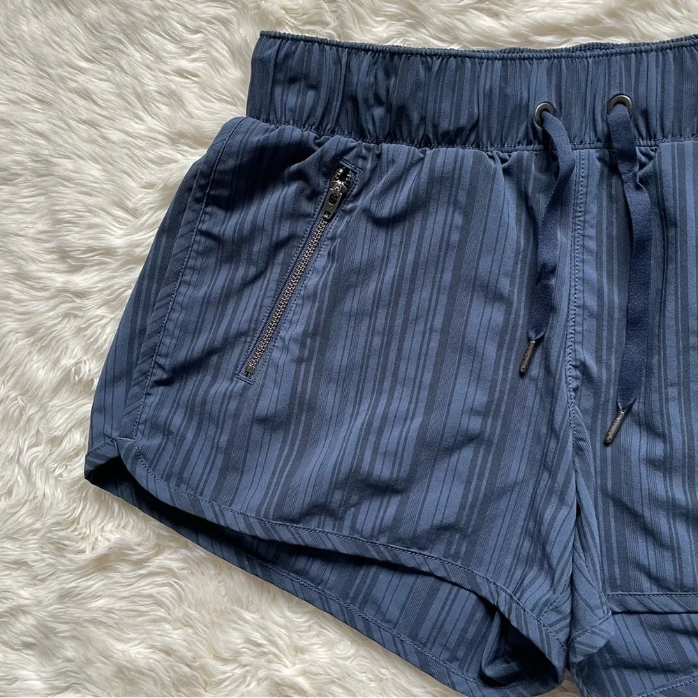 Athleta Shorts Sway Pull On Athletic Casual Outdoor Striped Navy Blue S